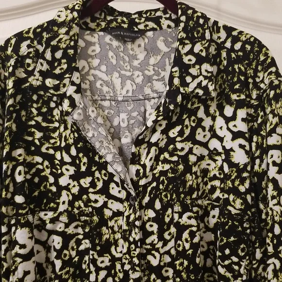 Rock & Republic Leopard Print Long Sleeve Button Down Shirt - Picture 3 of 7